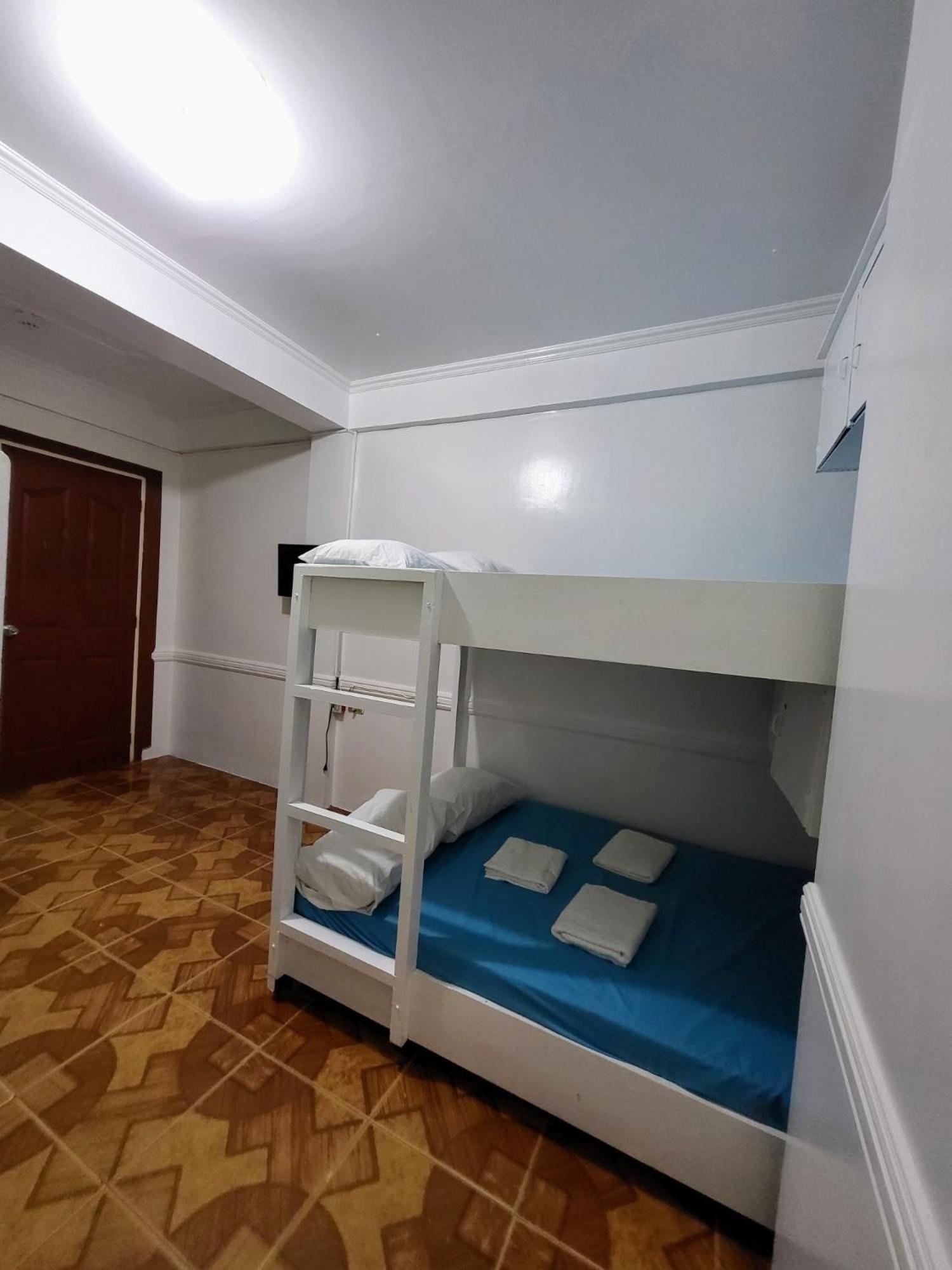 Готель Wendy'S Apartelle Manoc-Manoc Екстер'єр фото